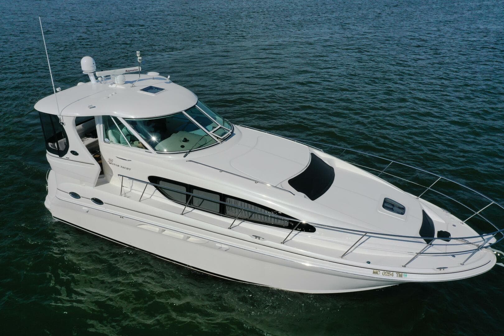 2004 Sea Ray 390 — photo 8