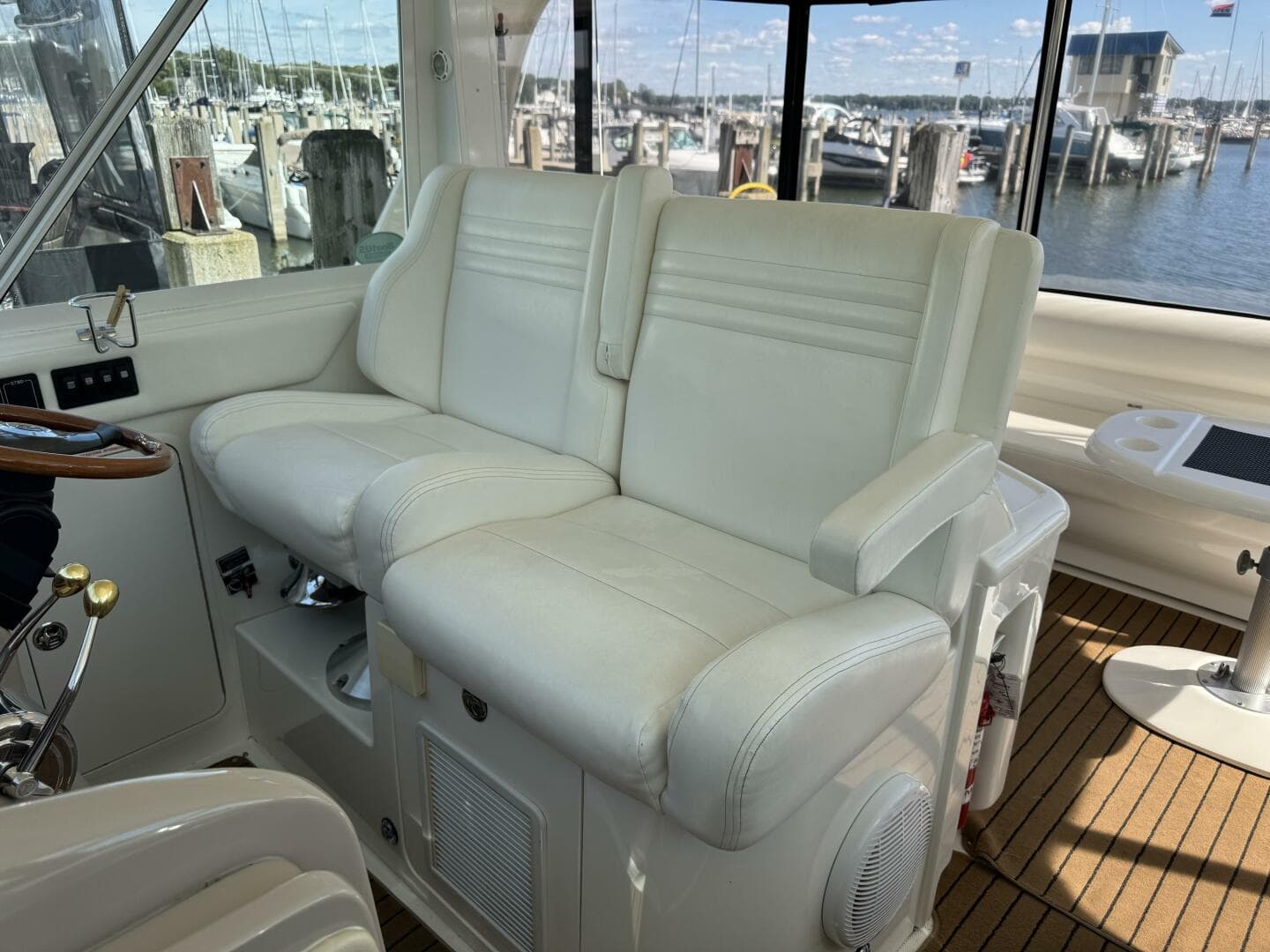 2004 Sea Ray 390 — photo 14