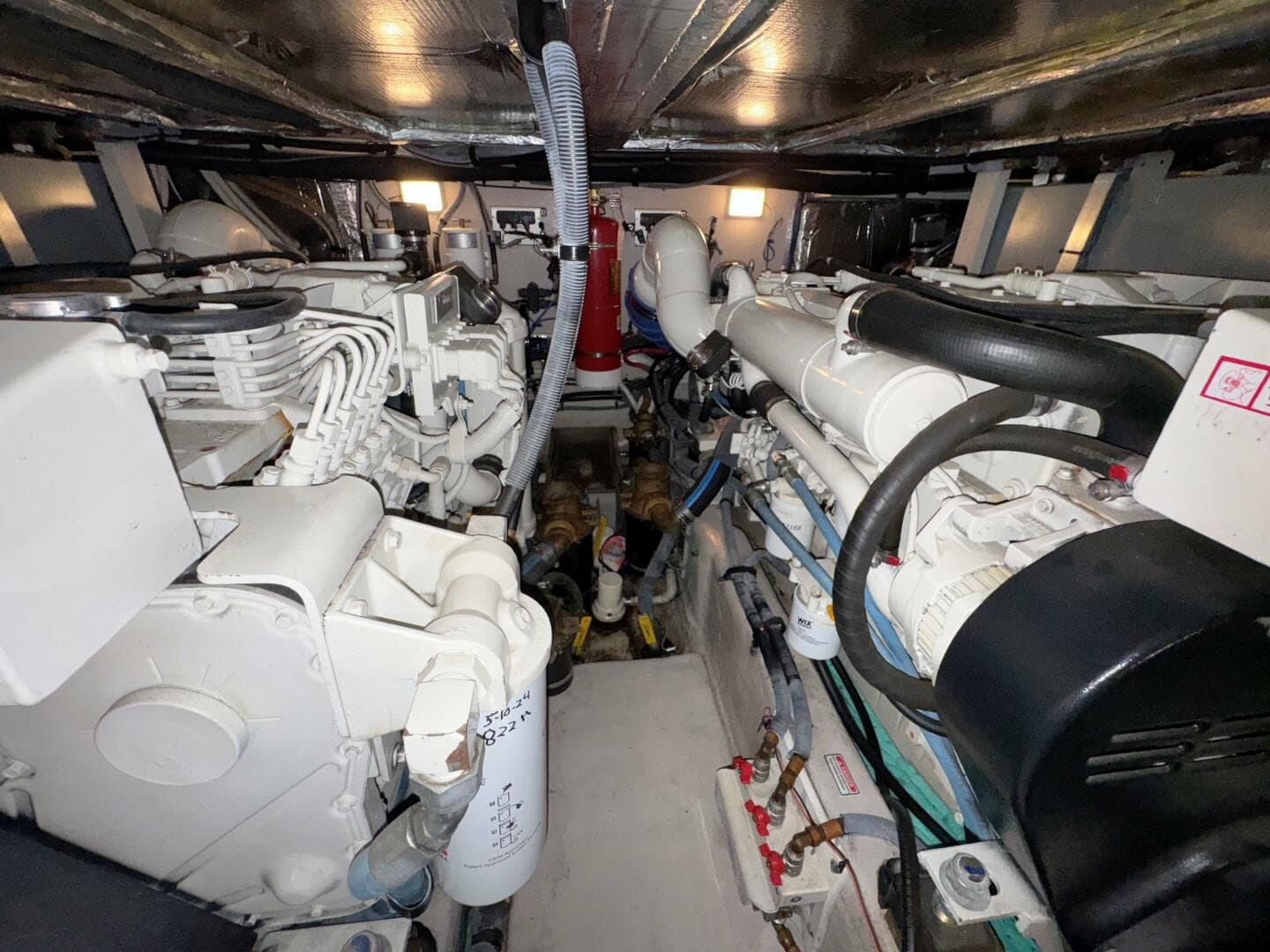 2004 Sea Ray 390 — photo 36