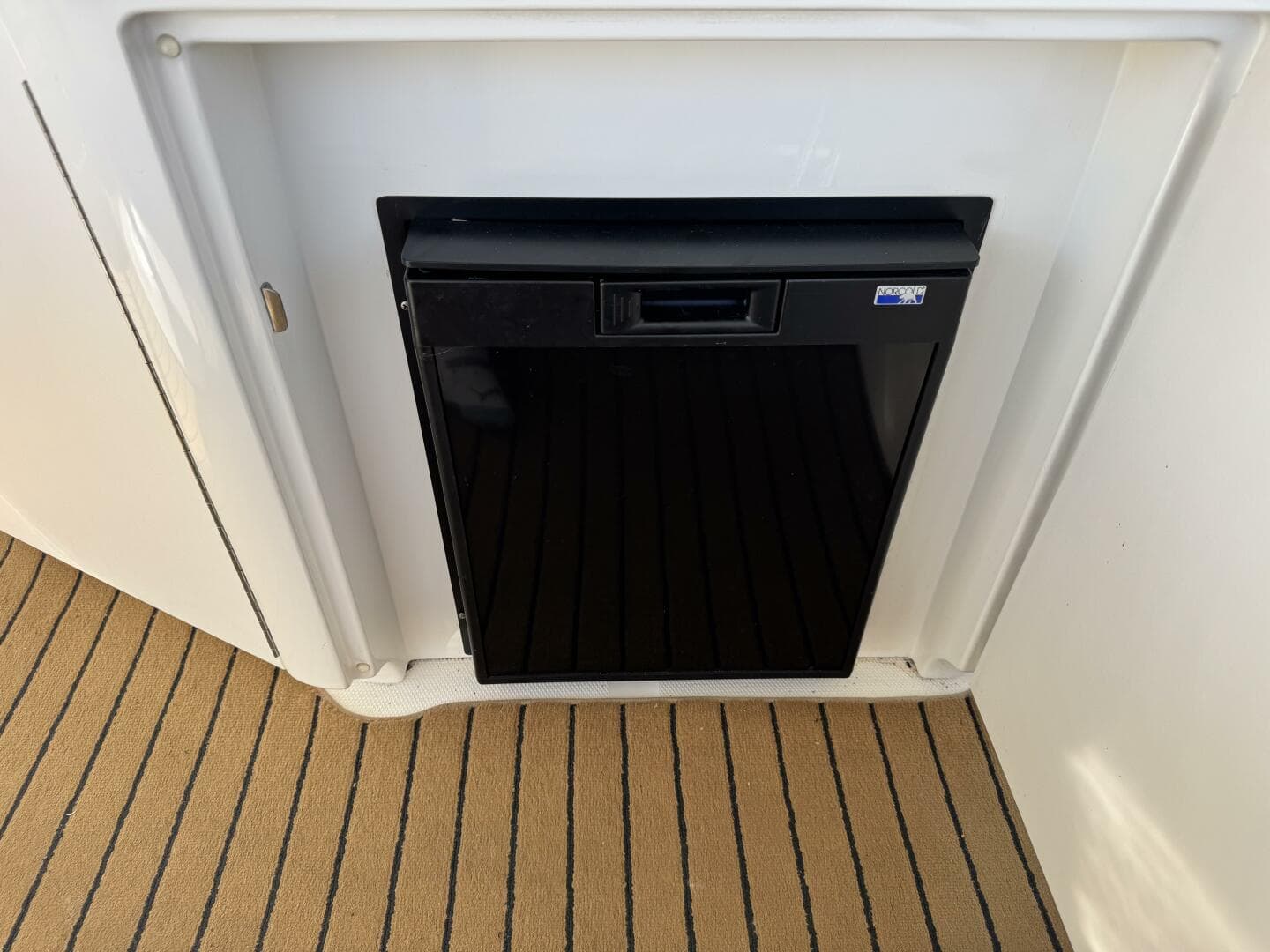 2004 Sea Ray 390 — photo 13