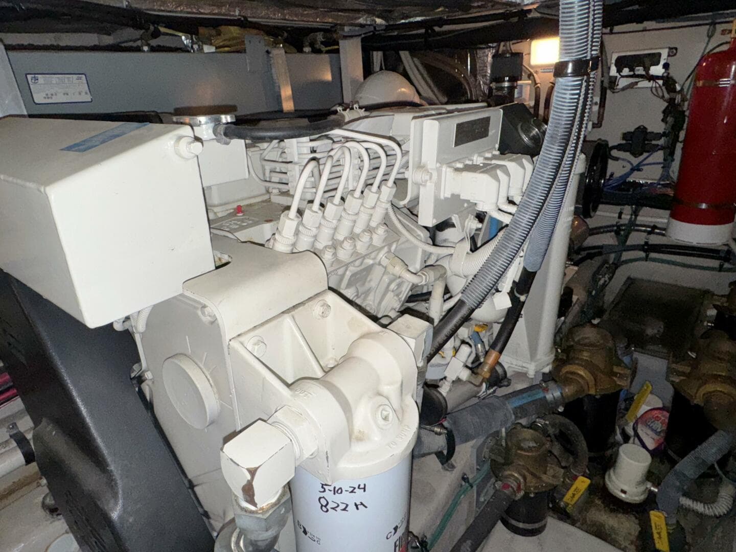 2004 Sea Ray 390 — photo 38