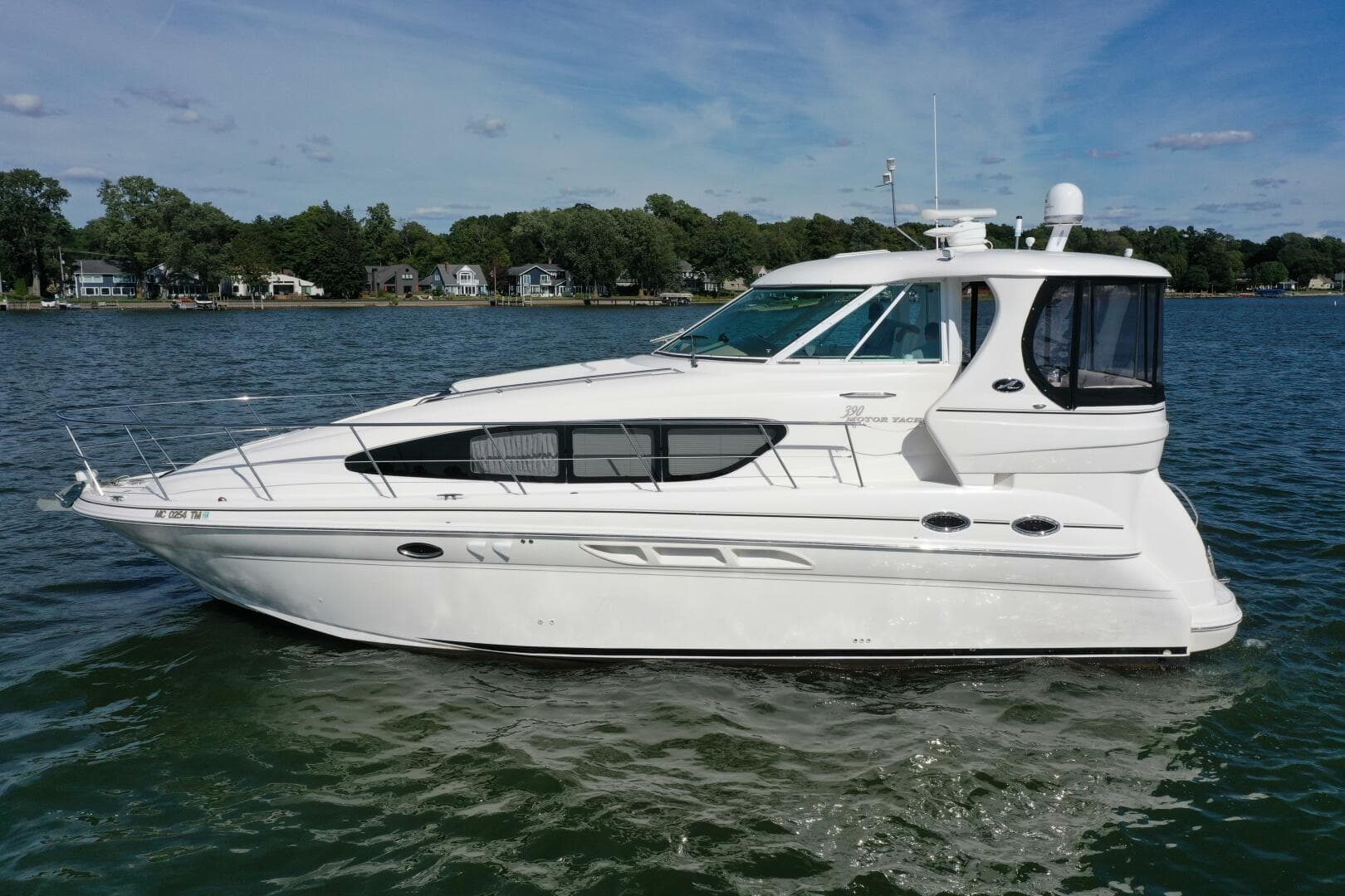 2004 Sea Ray 390 — photo 2