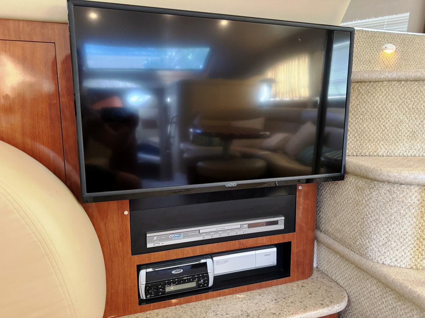 2004 Sea Ray 390 — photo 22