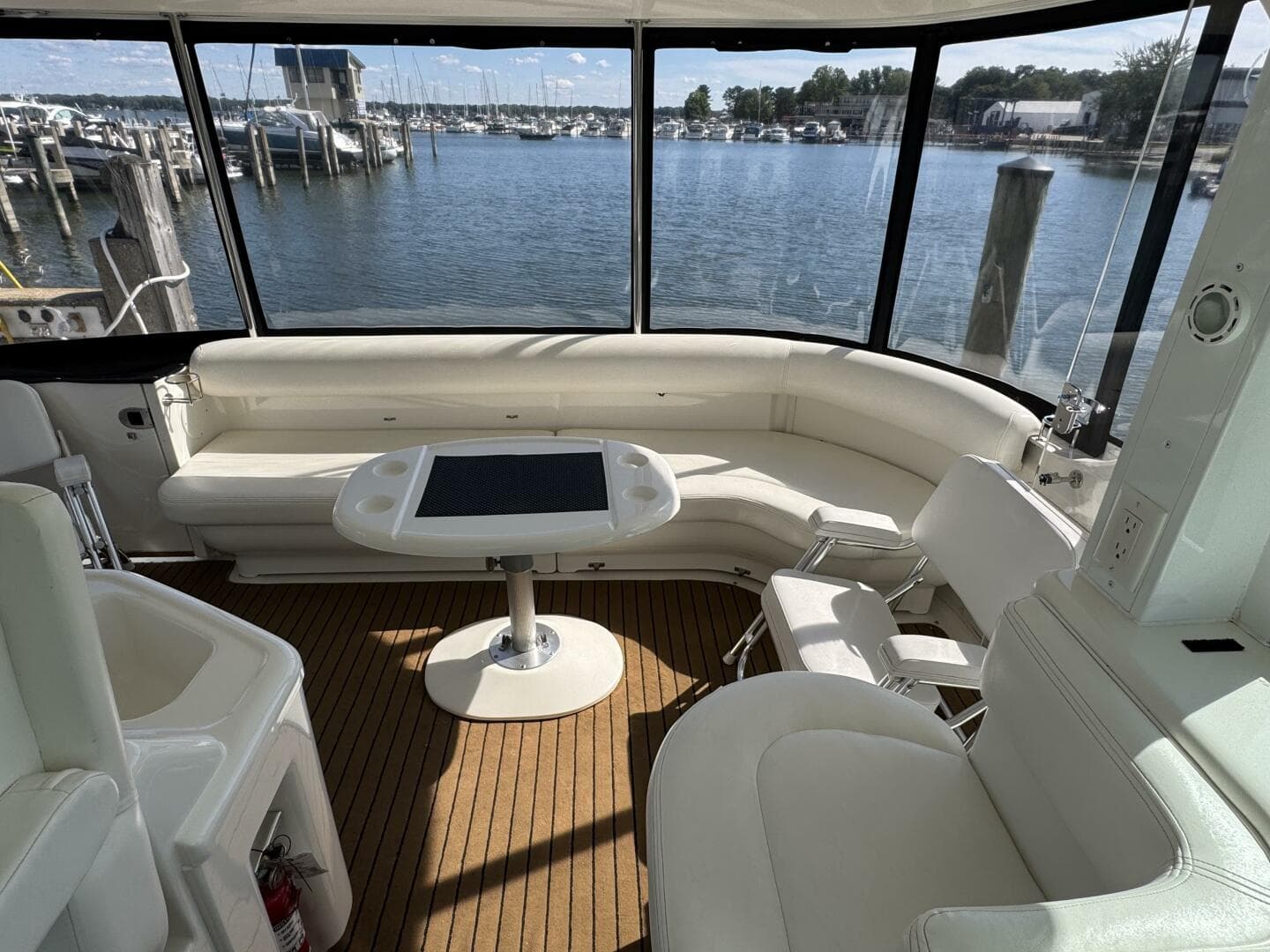 2004 Sea Ray 390 — photo 12