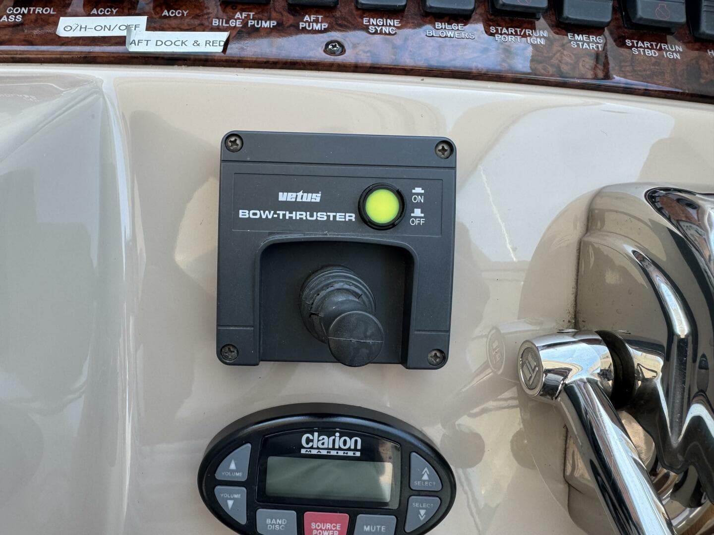 2004 Sea Ray 390 — photo 17