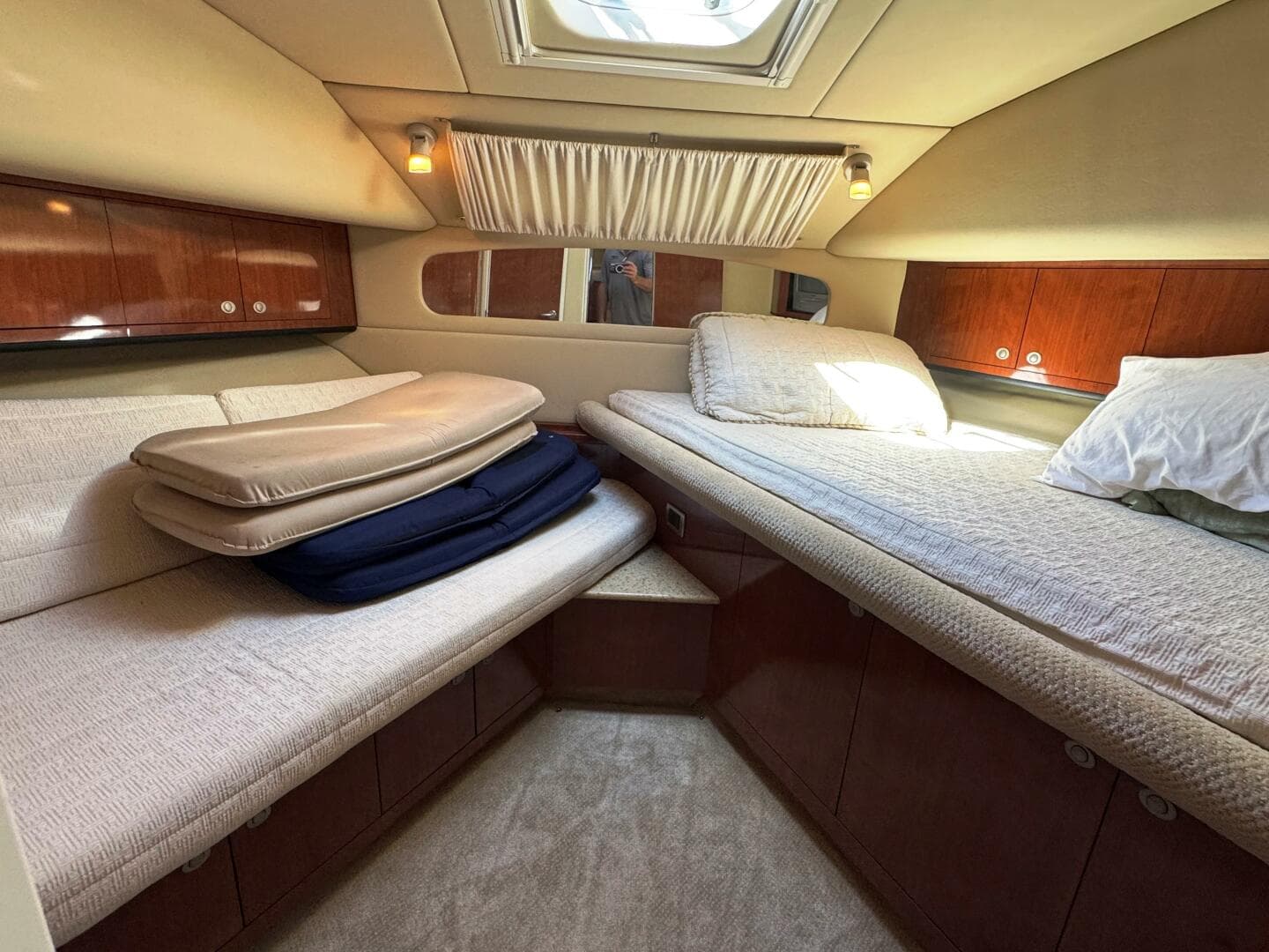 2004 Sea Ray 390 — photo 33