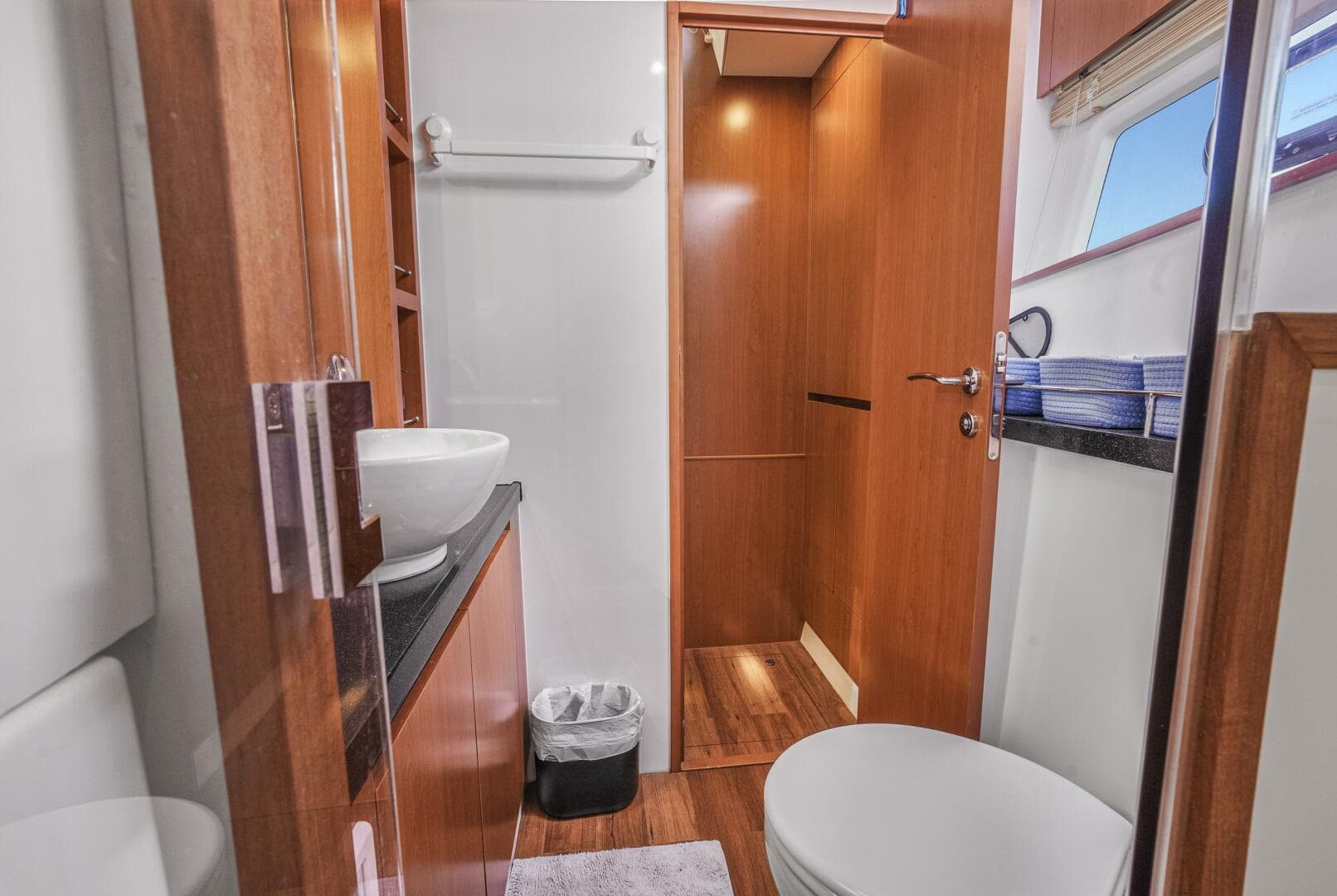 2017 Aquila 44 — photo 15