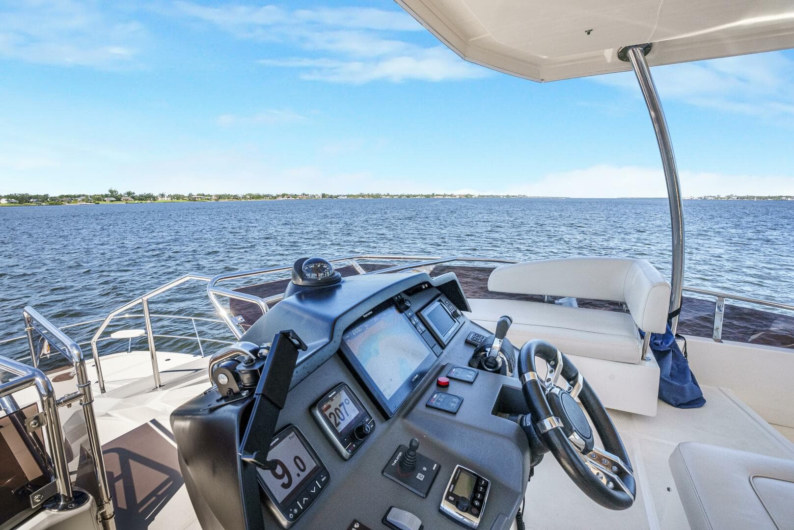 2017 Aquila 44 — photo 23