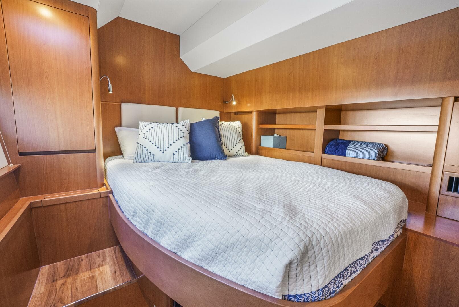 2017 Aquila 44 — photo 10