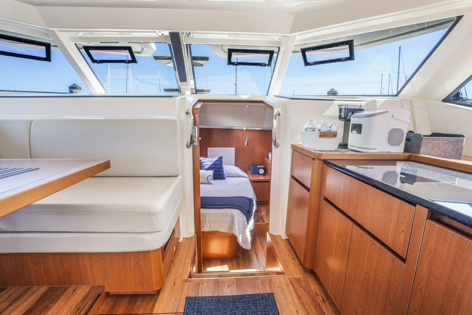 2017 Aquila 44 — photo 17