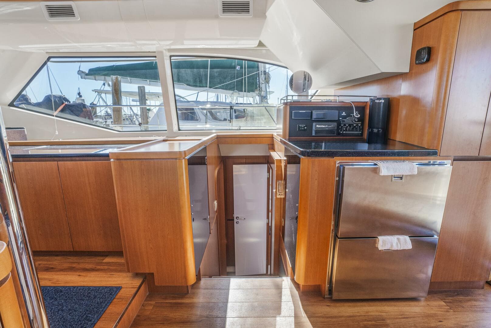 2017 Aquila 44 — photo 3