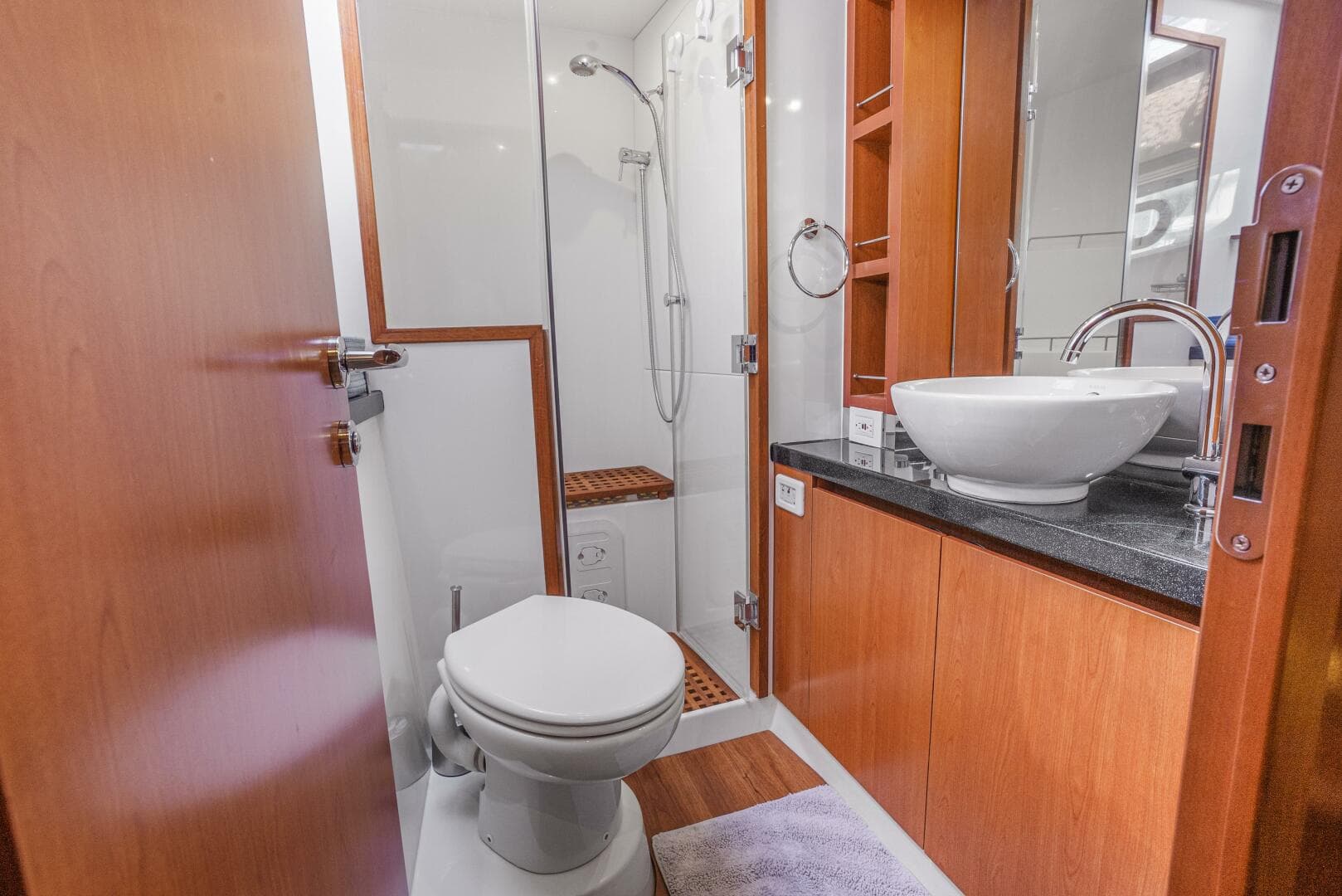 2017 Aquila 44 — photo 4