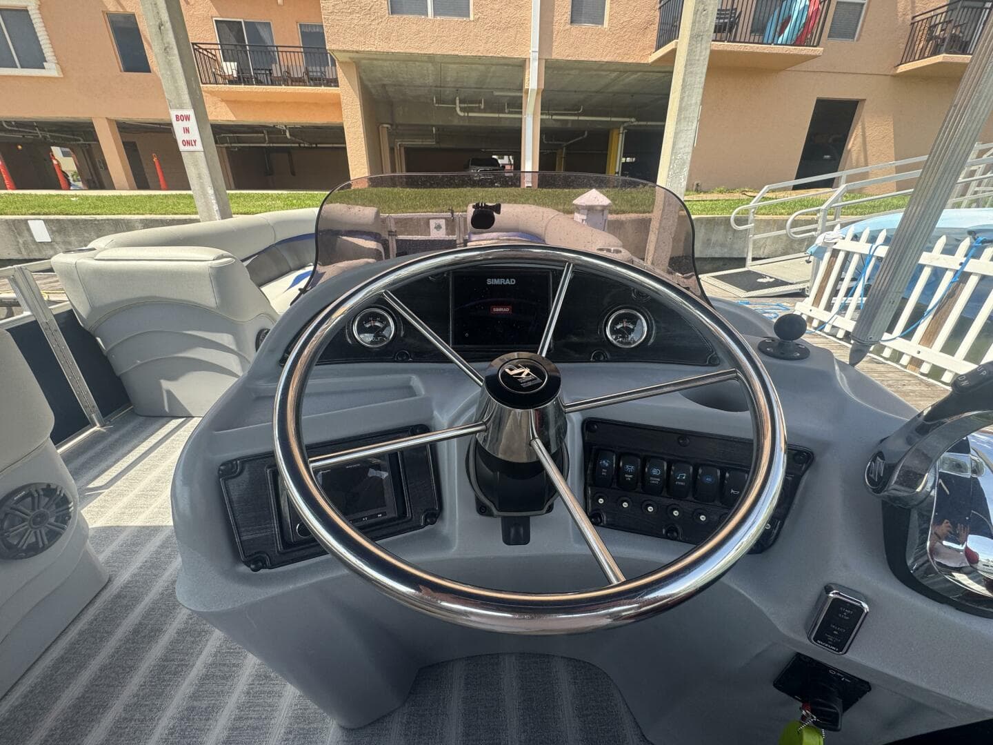 2021 Leisure Kraft Prestige 2635 LX Tri-Toon — photo 11