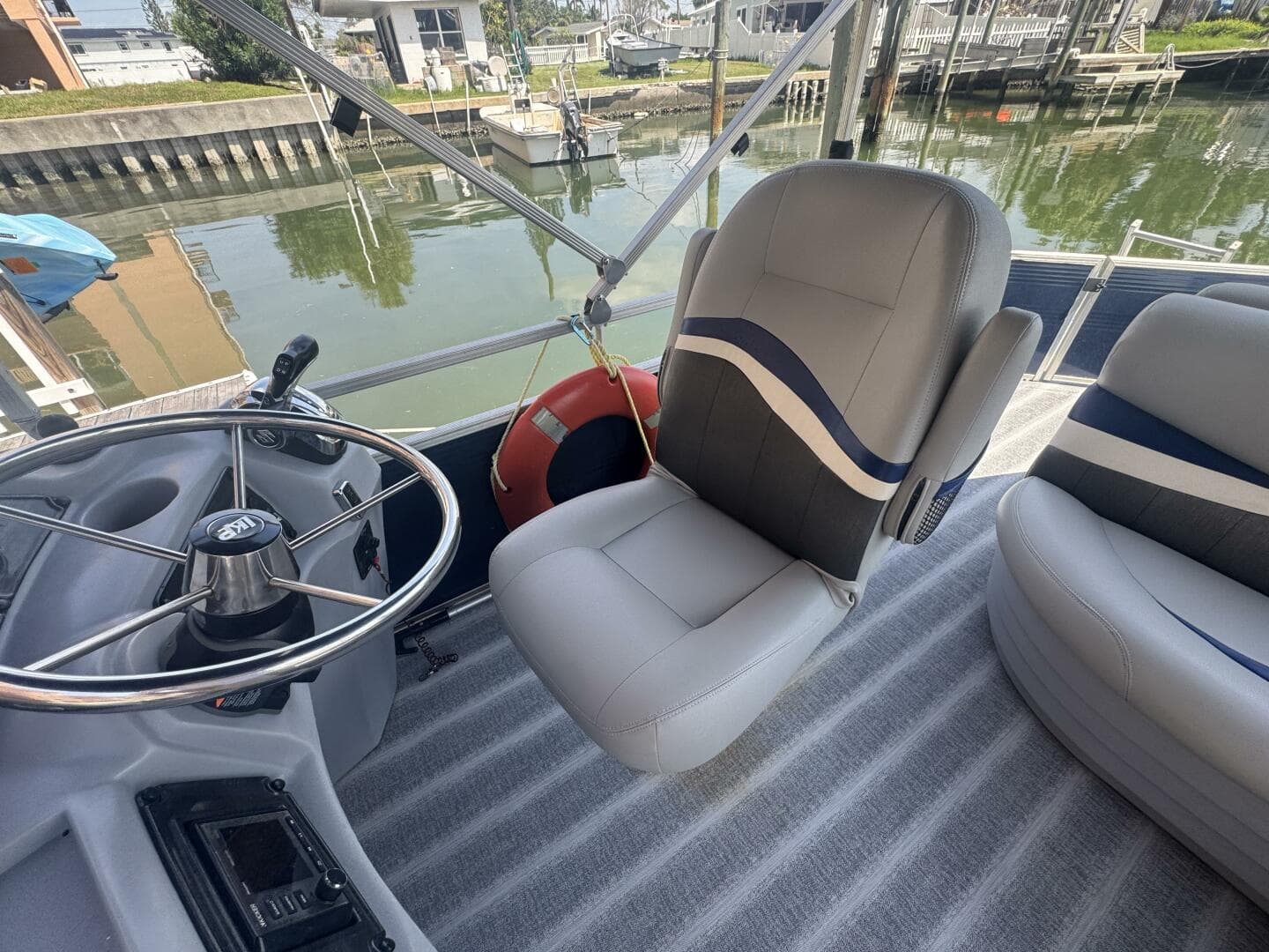 2021 Leisure Kraft Prestige 2635 LX Tri-Toon — photo 17