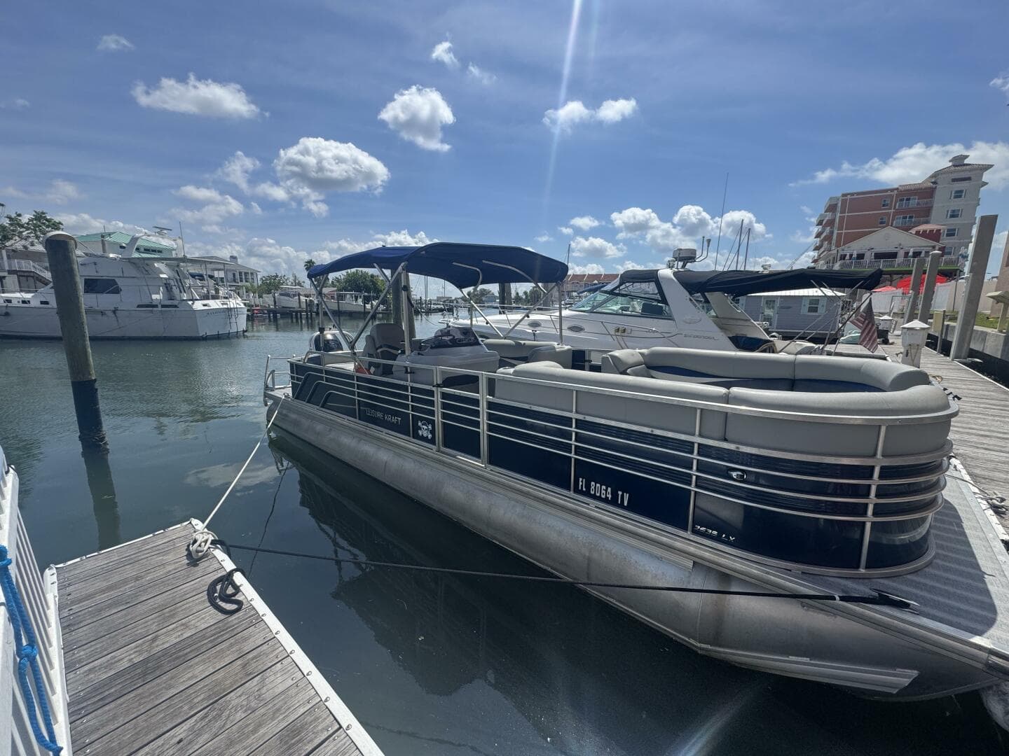 2021 Leisure Kraft Prestige 2635 LX Tri-Toon — photo 3