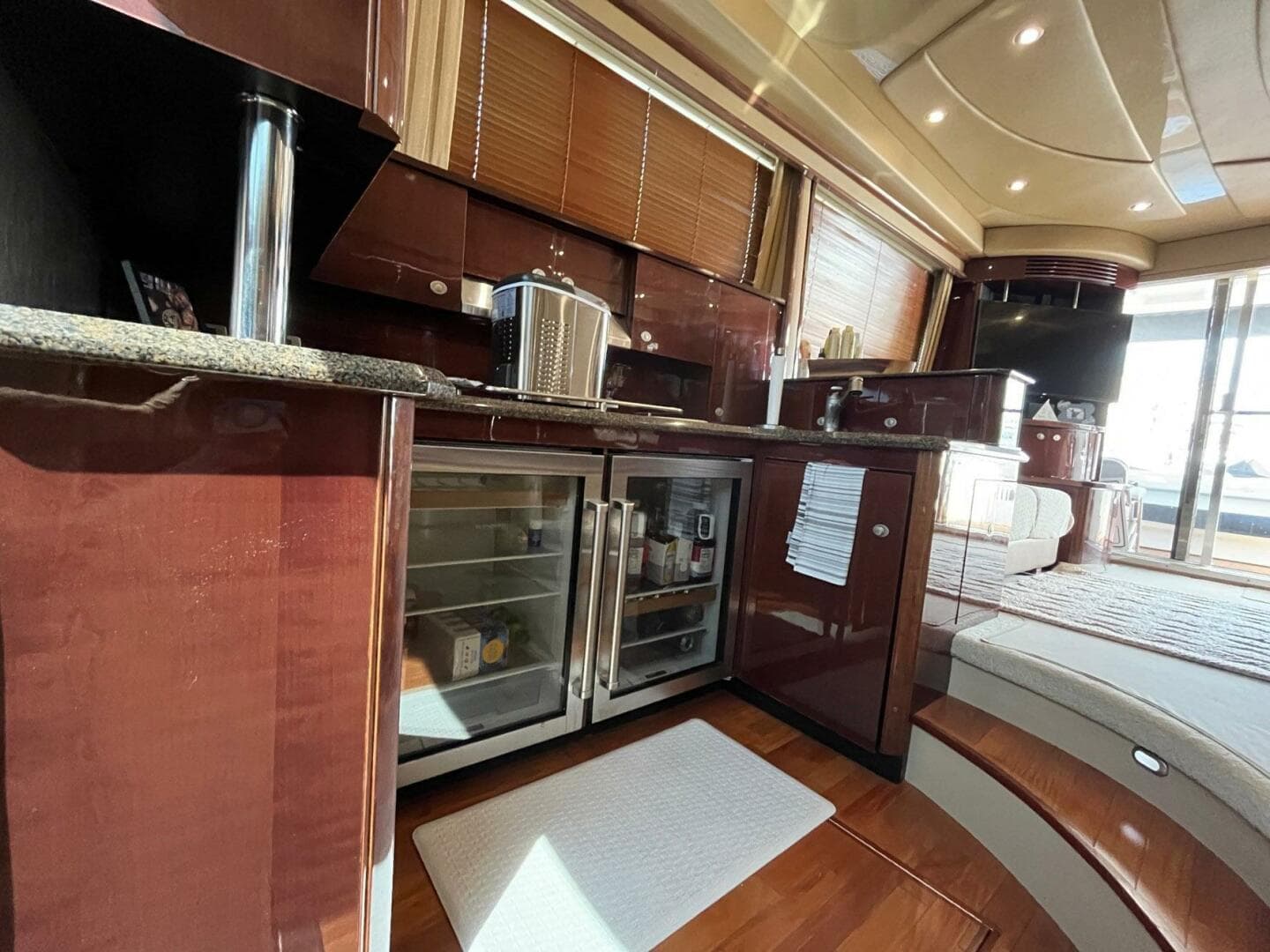 2007 Sea Ray 52 Sedan Bridge — photo 8