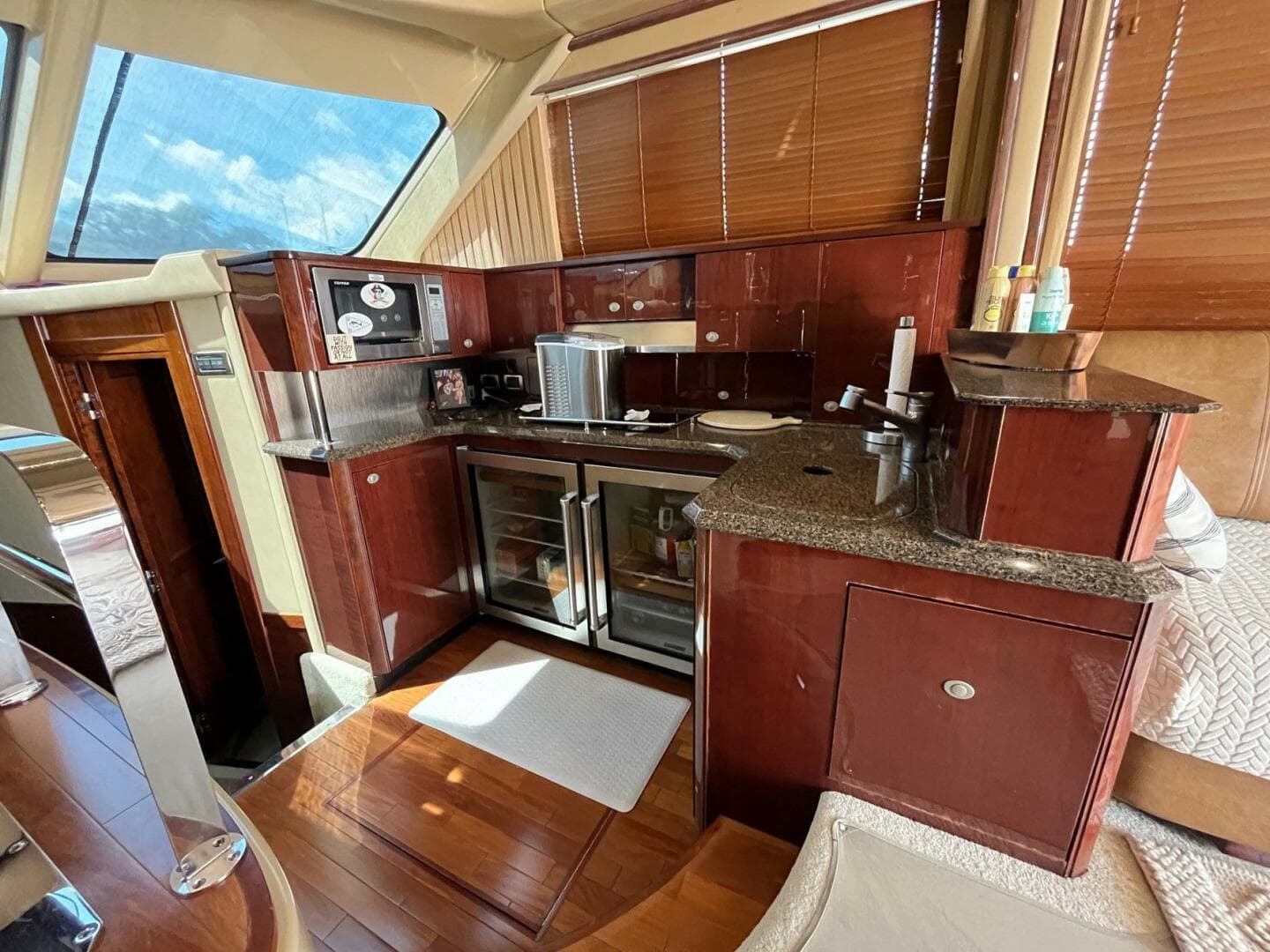 2007 Sea Ray 52 Sedan Bridge — photo 6