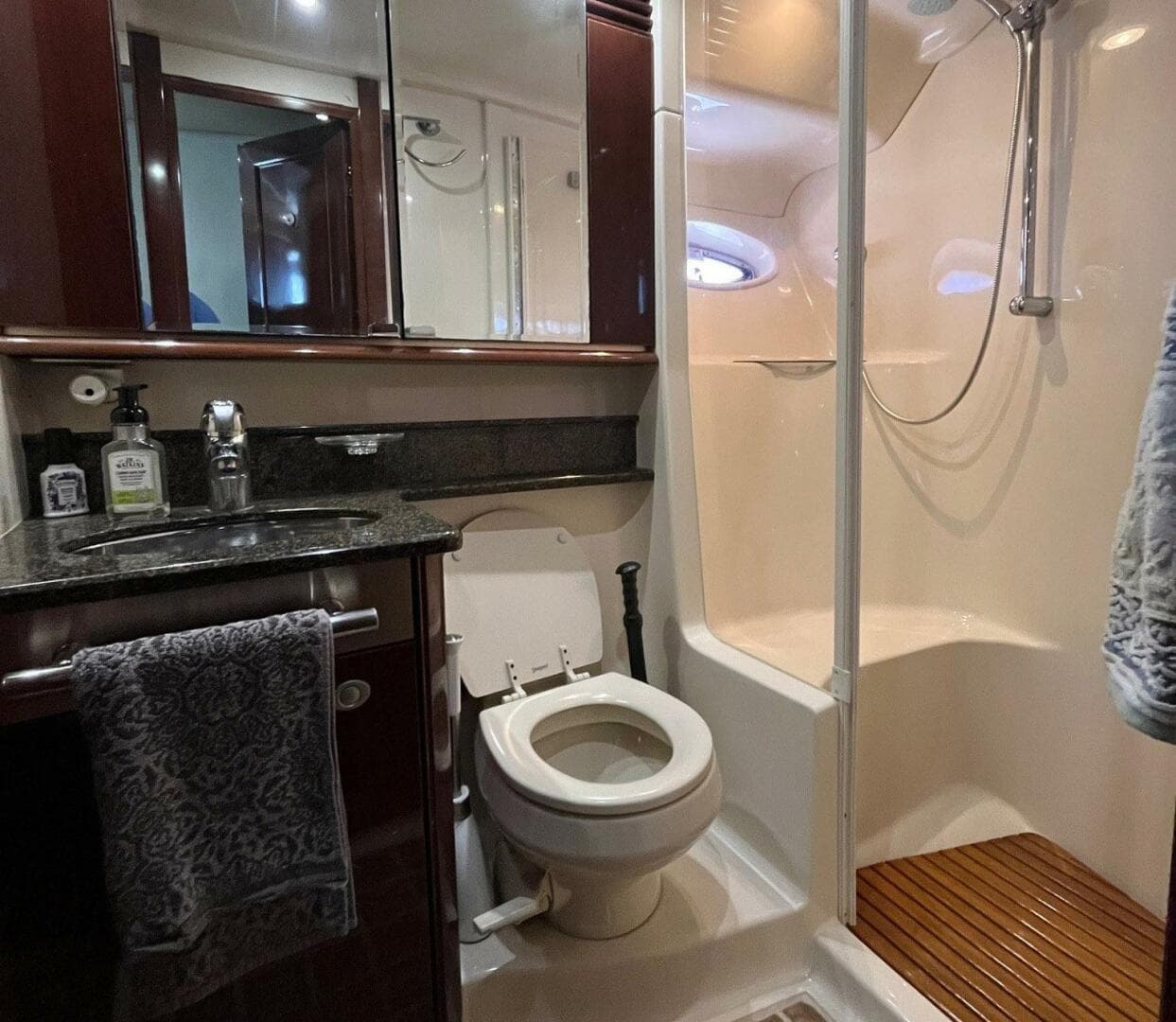 2007 Sea Ray 52 Sedan Bridge — photo 11