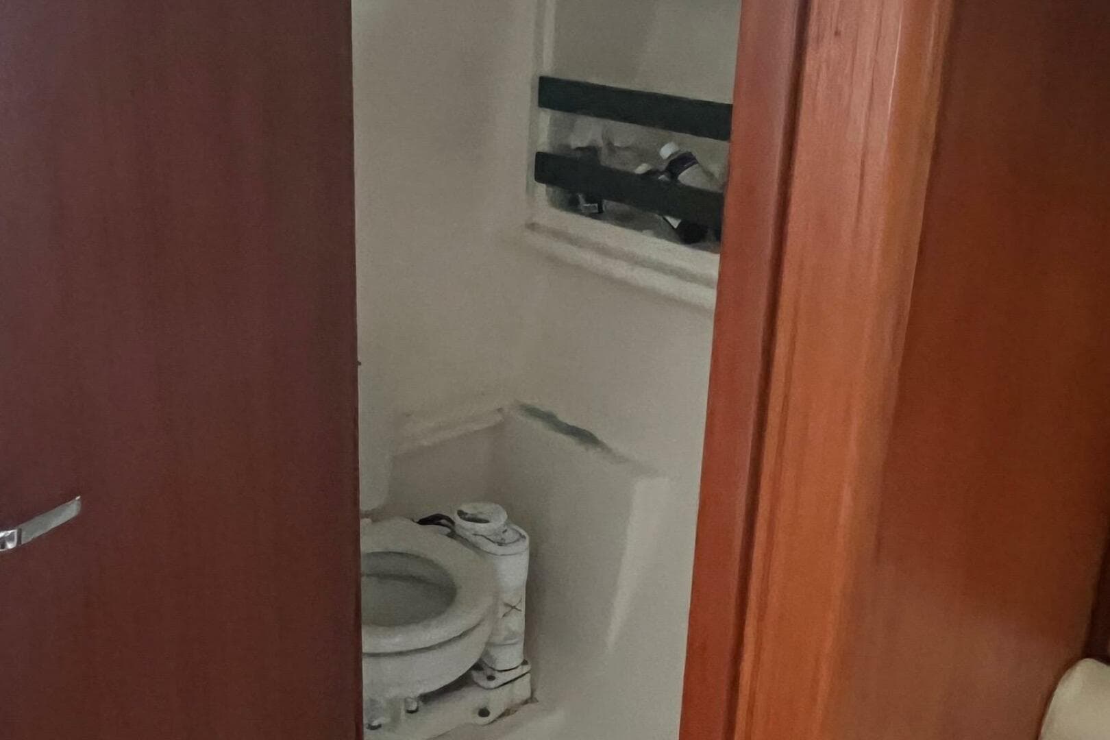 2001 Pursuit 3000 Offshore — photo 9