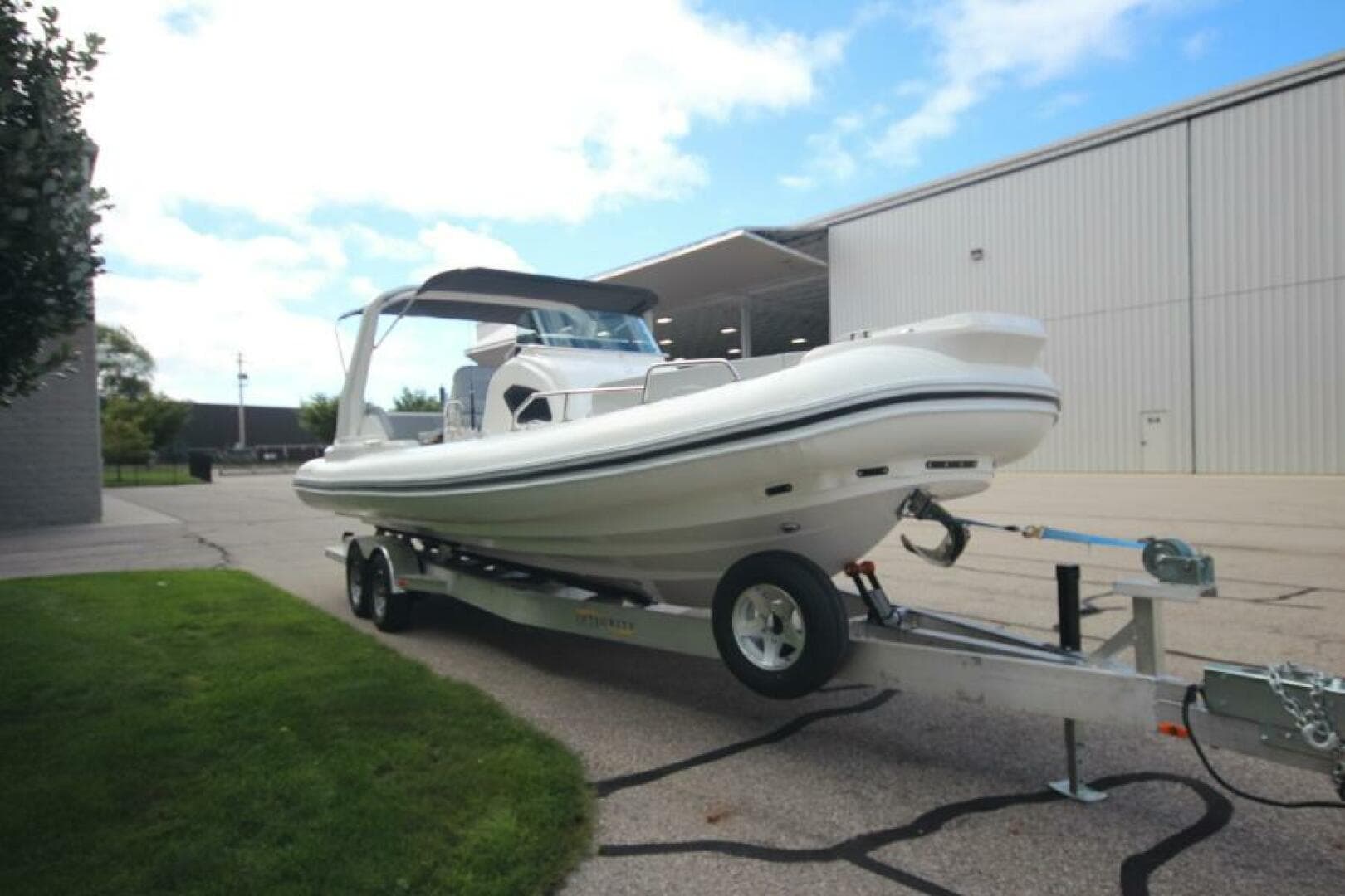 2024 Zodiac Medline 9 Neo — photo 6