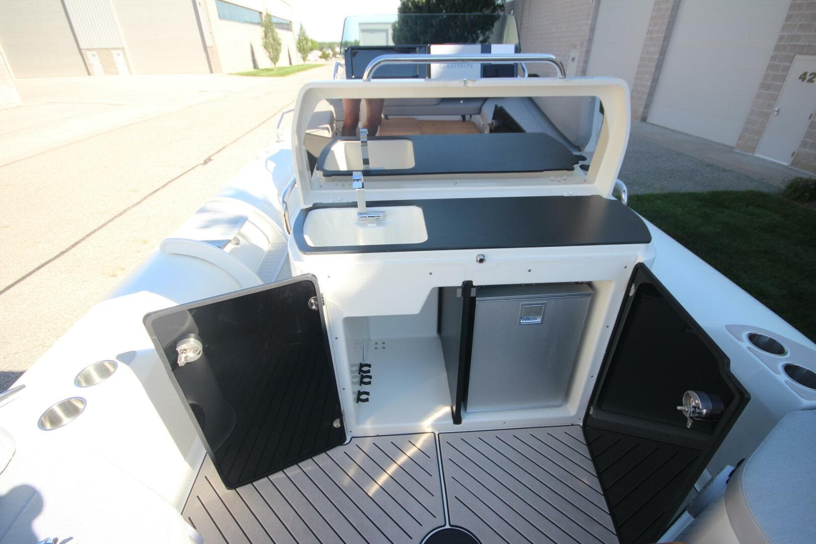 2024 Zodiac Medline 9 Neo — photo 31