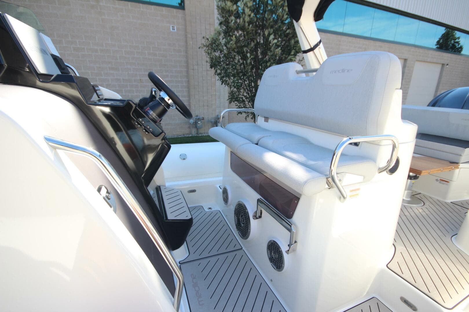 2024 Zodiac Medline 9 Neo — photo 37