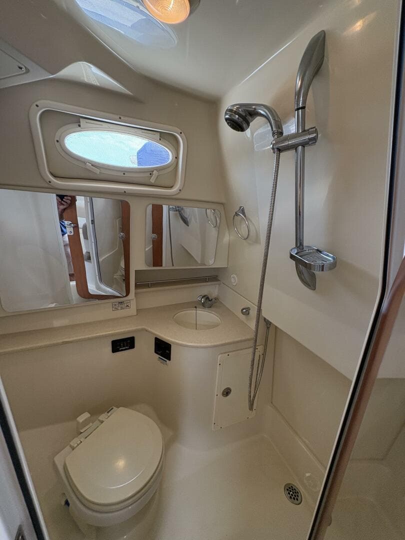 2009 Wellcraft 340 Coastal — photo 15