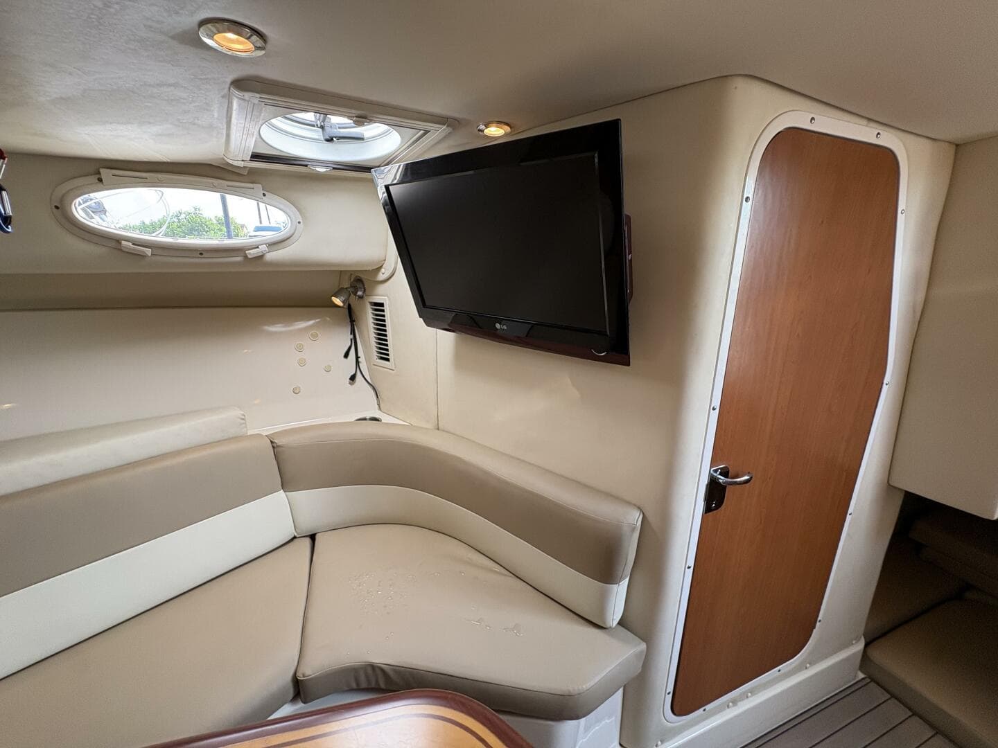 2009 Wellcraft 340 Coastal — photo 11