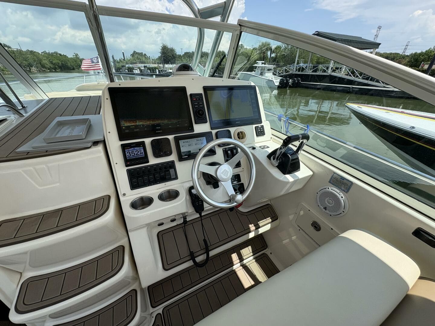 2009 Wellcraft 340 Coastal — photo 2
