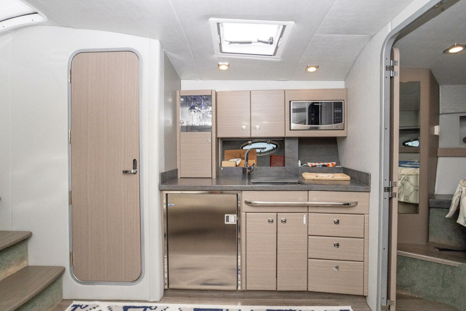 2018 Formula 37 Performance Cruiser — photo 31