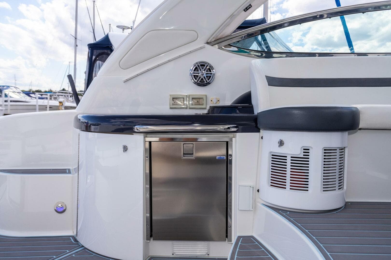 2018 Formula 37 Performance Cruiser — photo 24