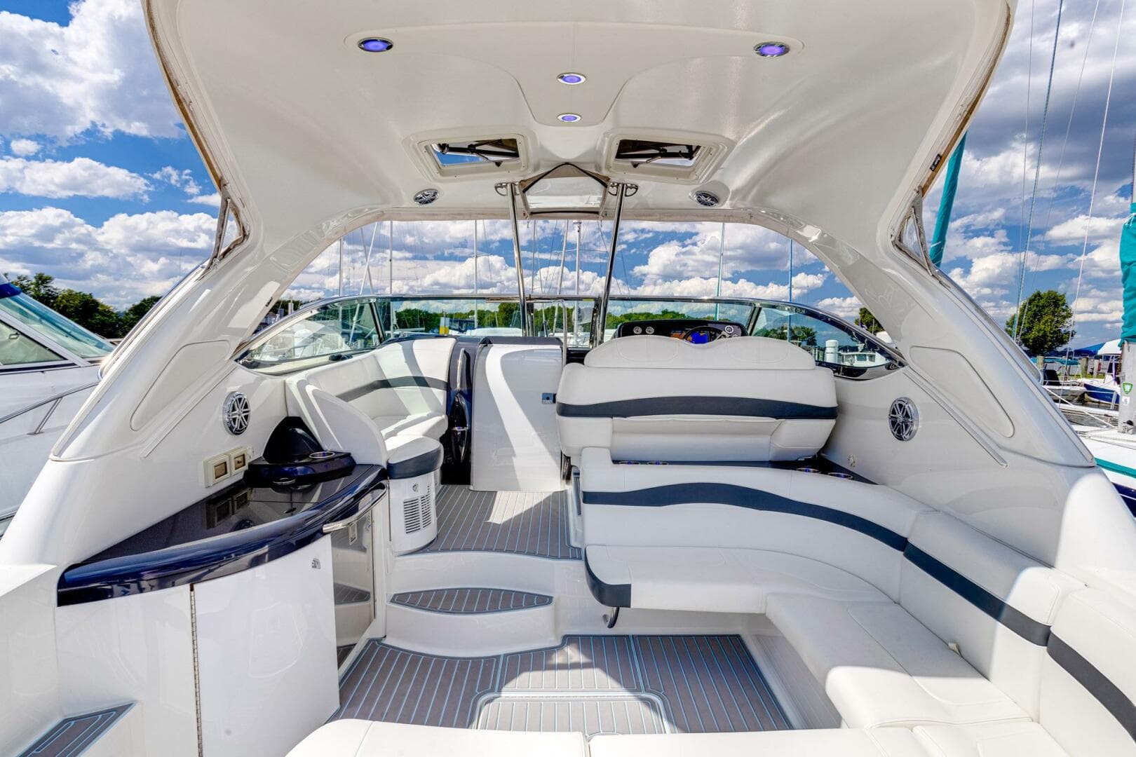 2018 Formula 37 Performance Cruiser — photo 6