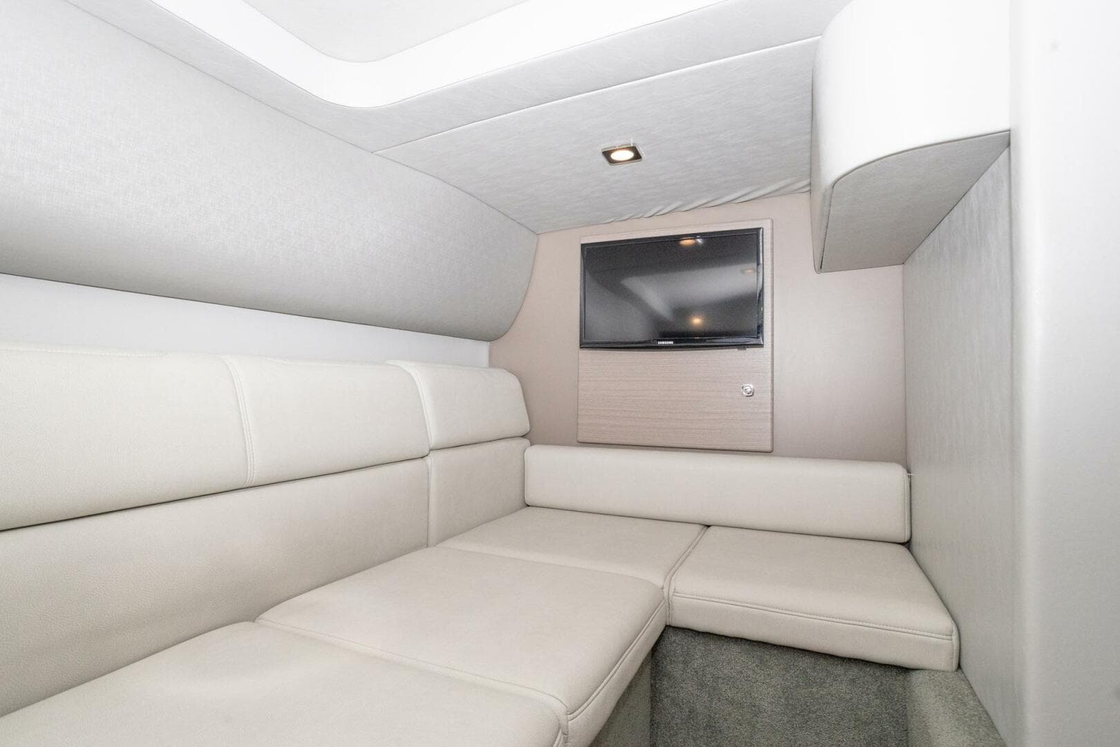 2018 Formula 37 Performance Cruiser — photo 45