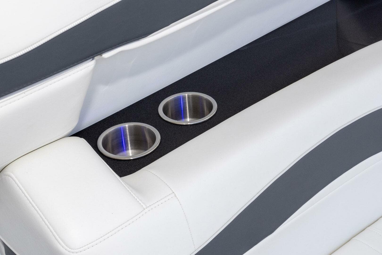 2018 Formula 37 Performance Cruiser — photo 25