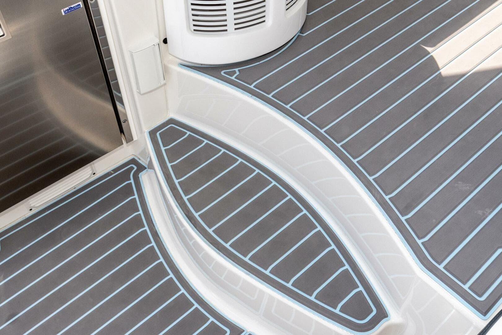 2018 Formula 37 Performance Cruiser — photo 23