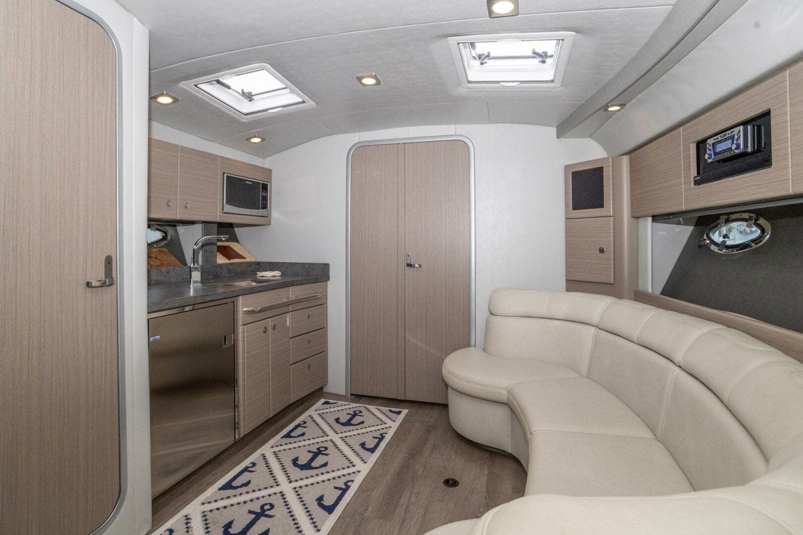 2018 Formula 37 Performance Cruiser — photo 49