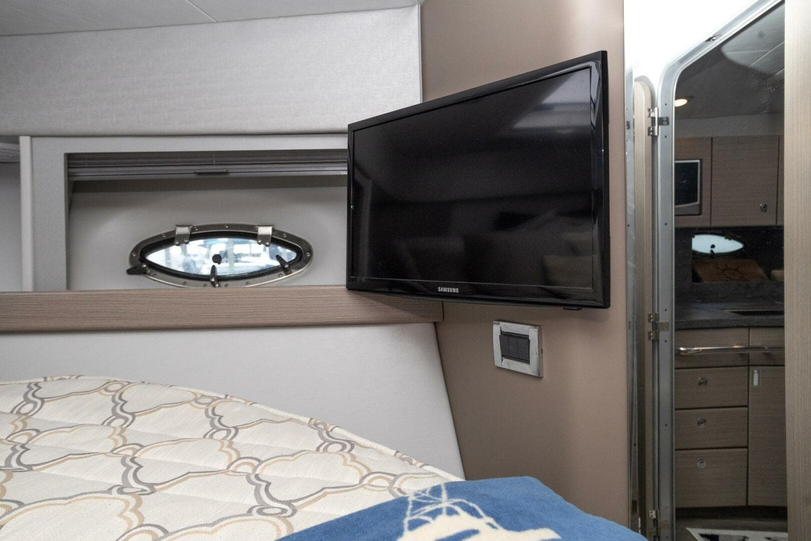 2018 Formula 37 Performance Cruiser — photo 53