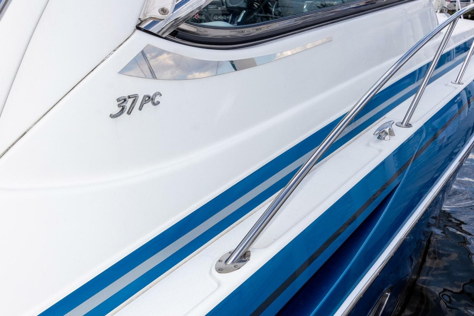 2018 Formula 37 Performance Cruiser — photo 61