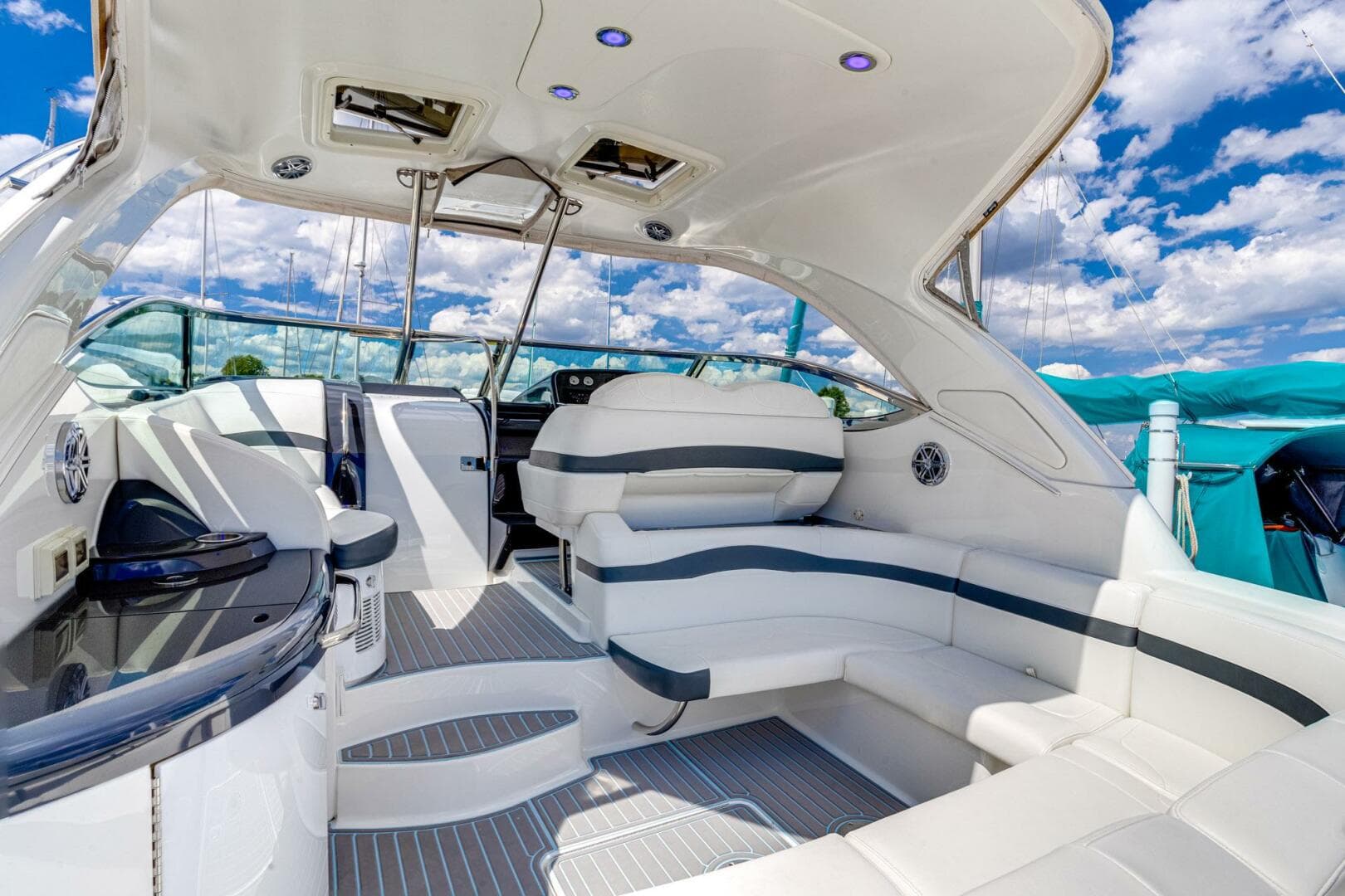 2018 Formula 37 Performance Cruiser — photo 7