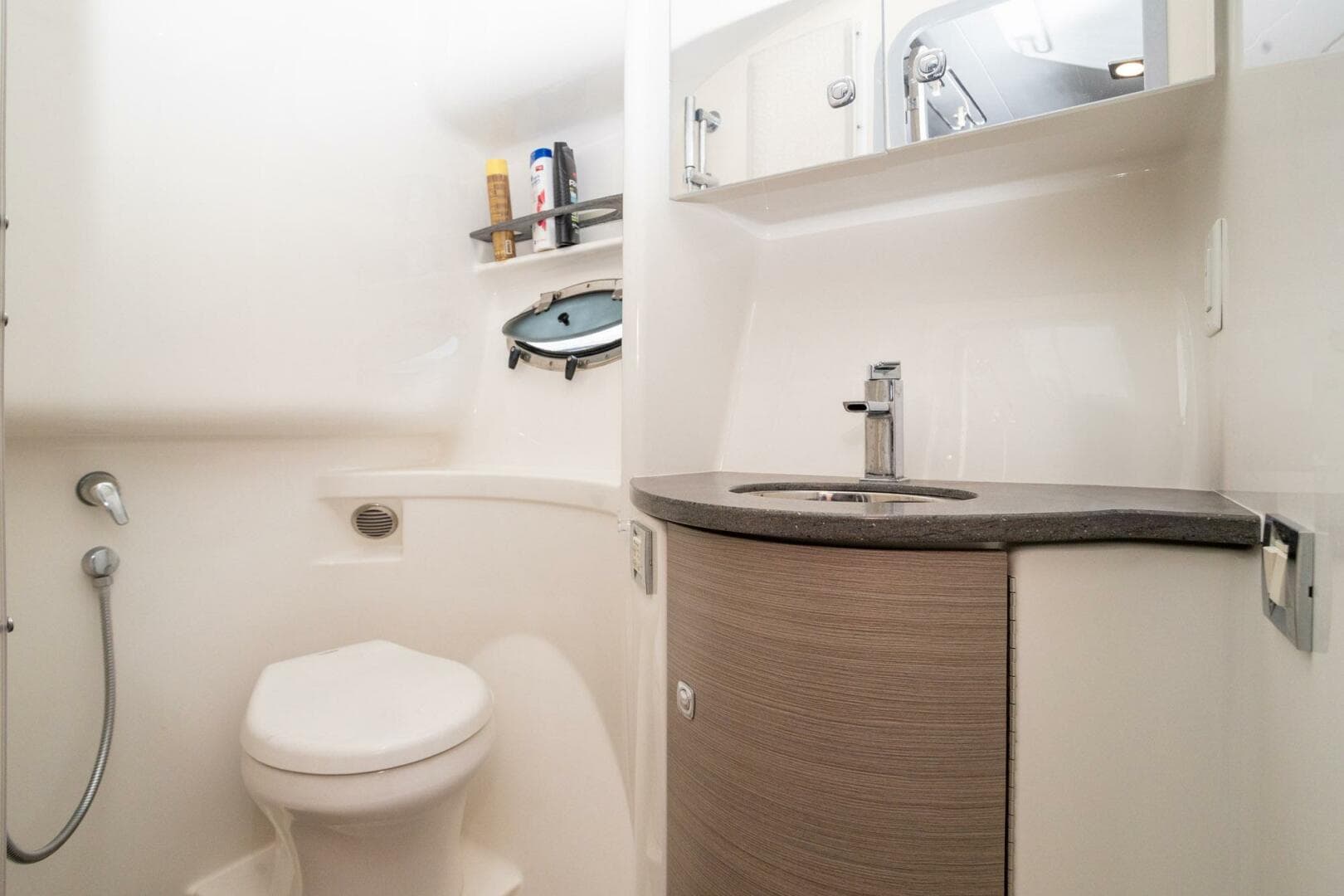 2018 Formula 37 Performance Cruiser — photo 52