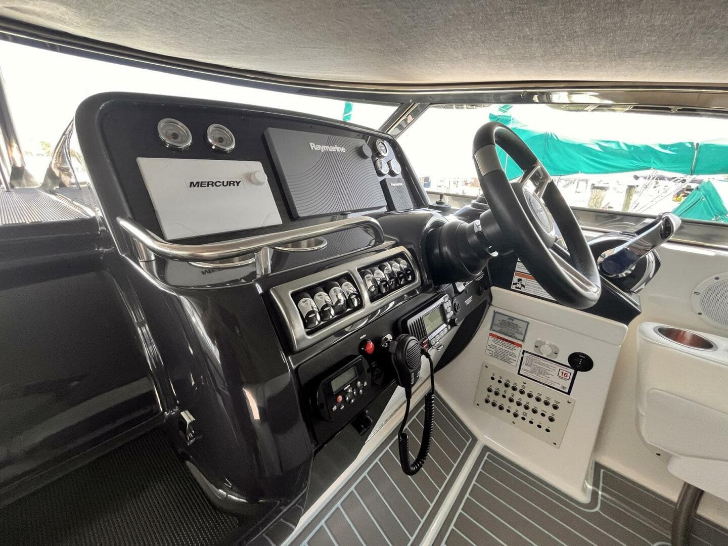 2018 Formula 37 Performance Cruiser — photo 8