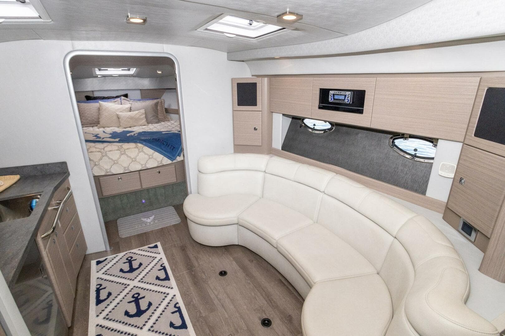 2018 Formula 37 Performance Cruiser — photo 40