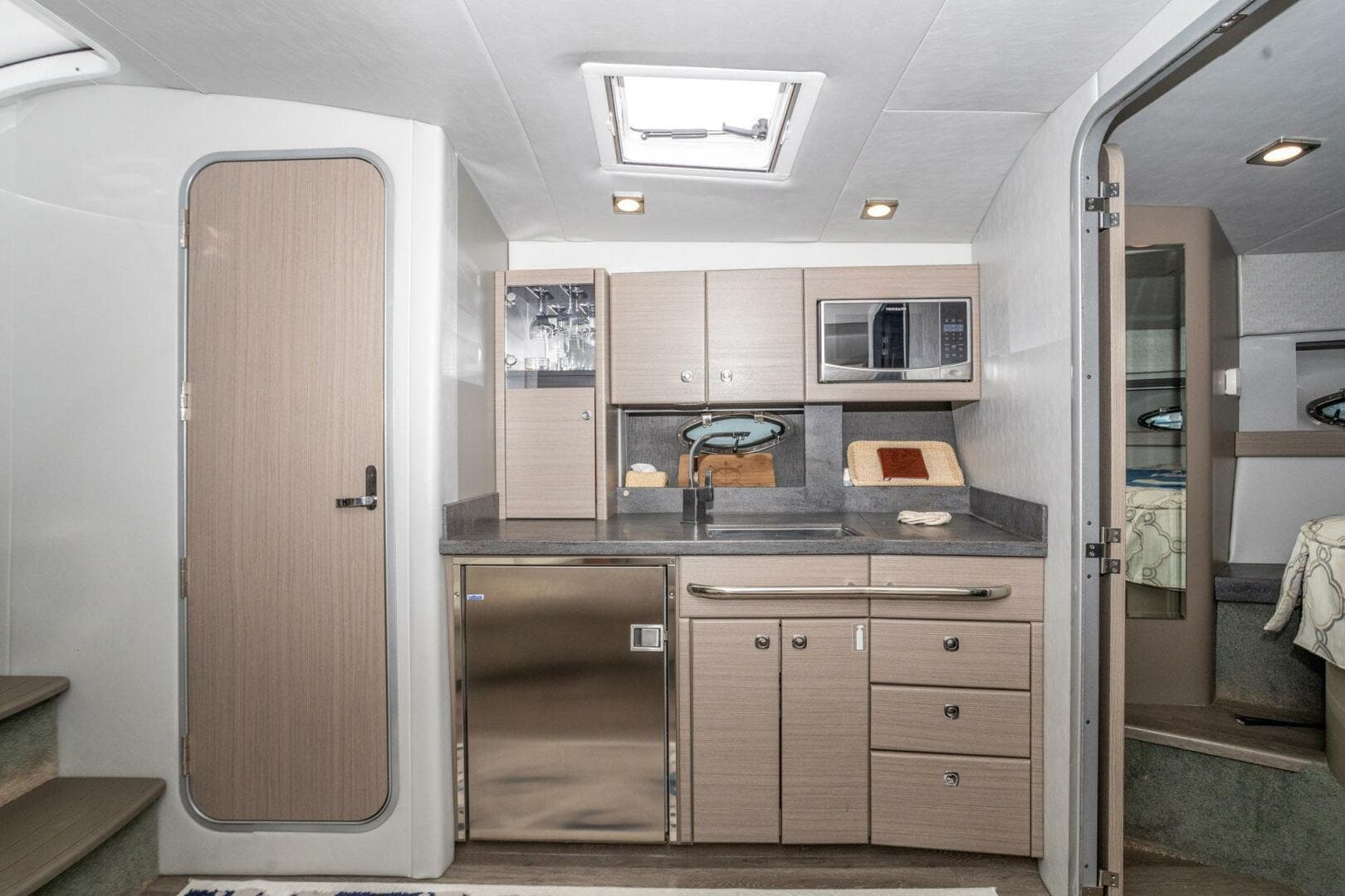 2018 Formula 37 Performance Cruiser — photo 42