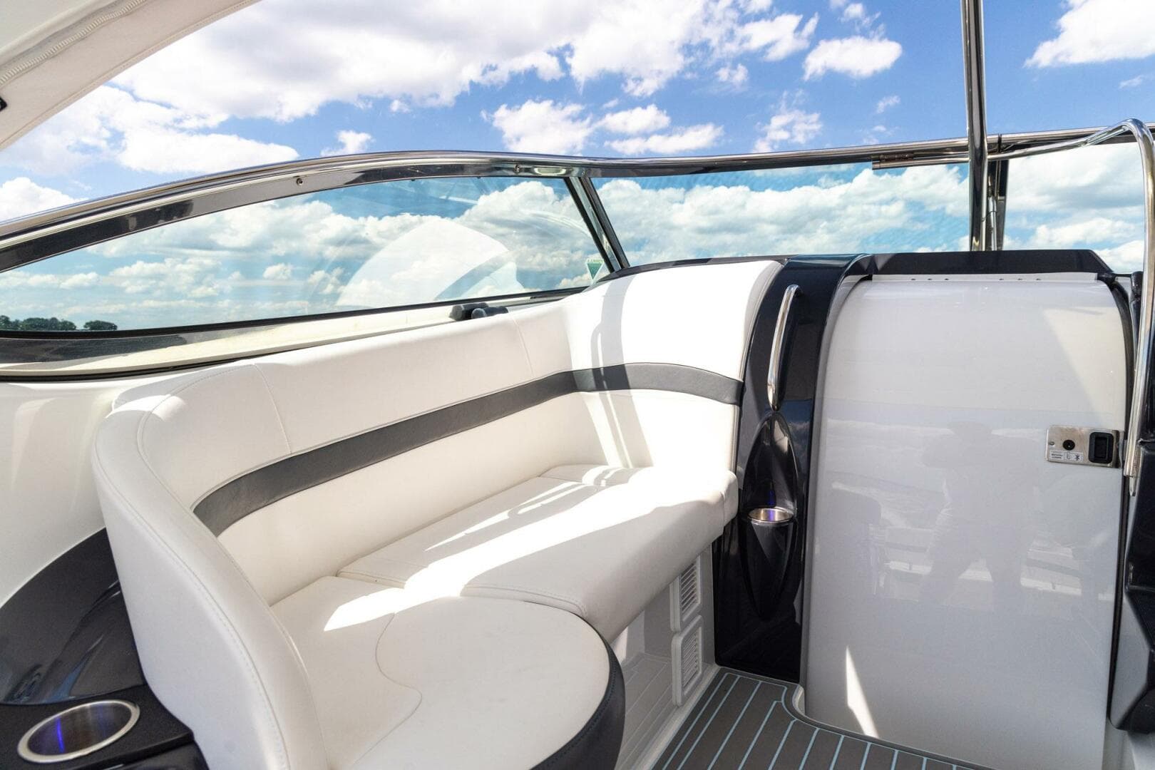 2018 Formula 37 Performance Cruiser — photo 20