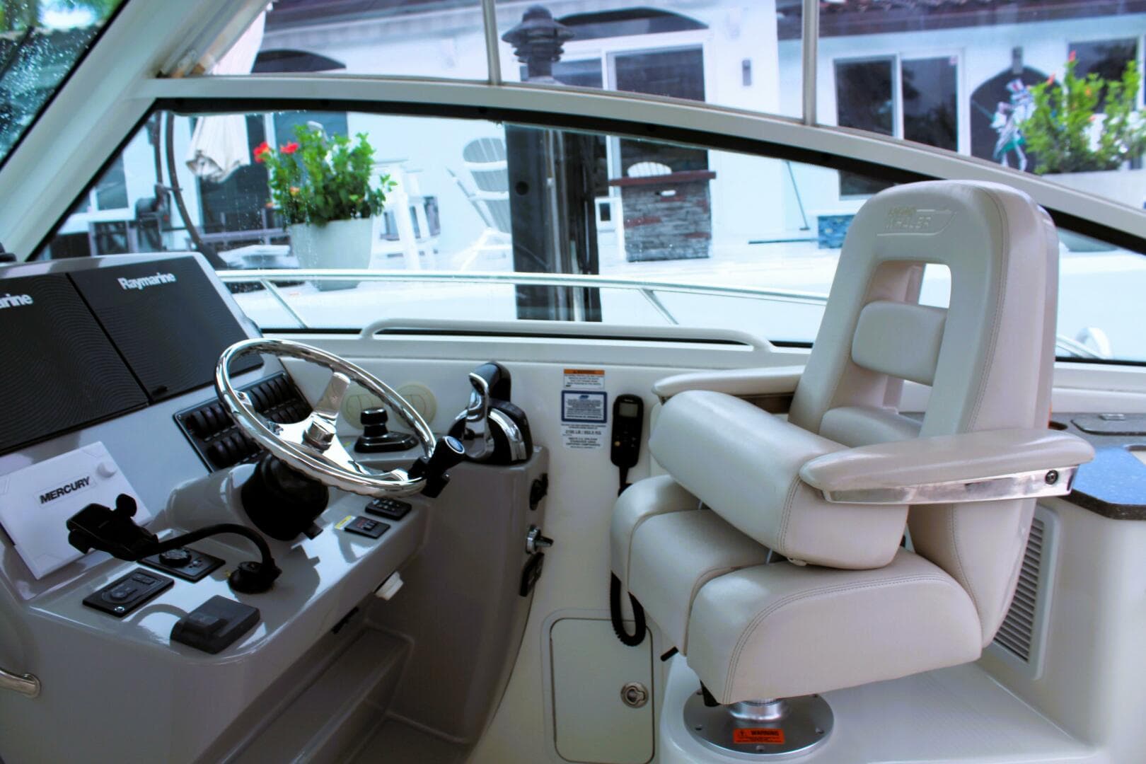 2017 Boston Whaler 345 Conquest — photo 7