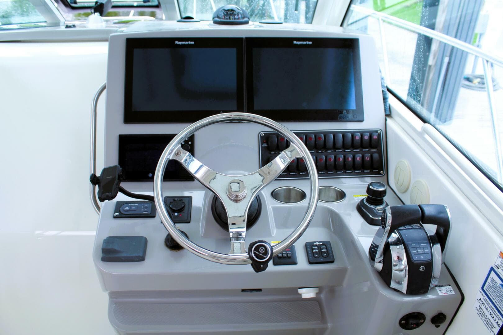 2017 Boston Whaler 345 Conquest — photo 8