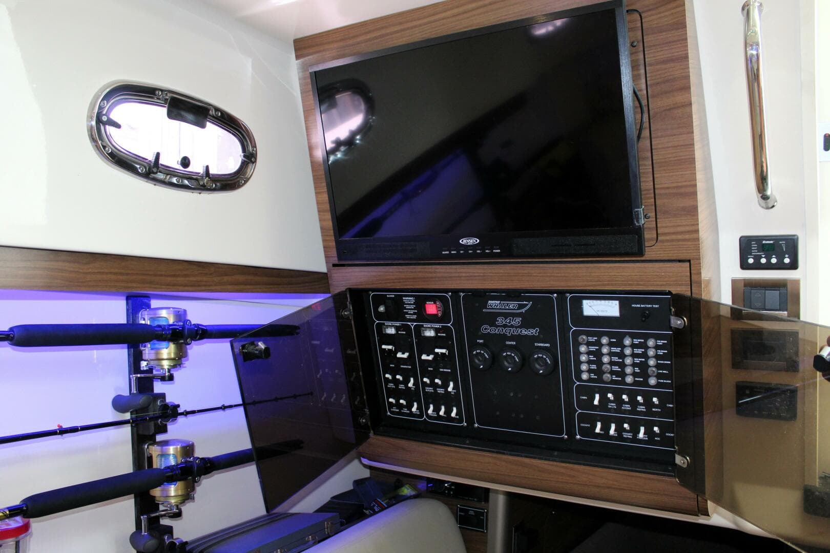 2017 Boston Whaler 345 Conquest — photo 18