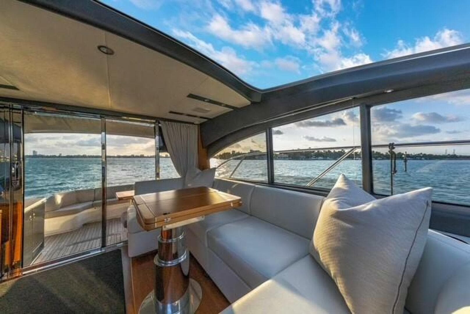 2017 Princess V48 — photo 6