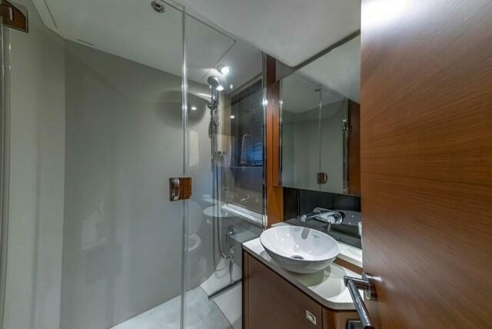 2017 Princess V48 — photo 24