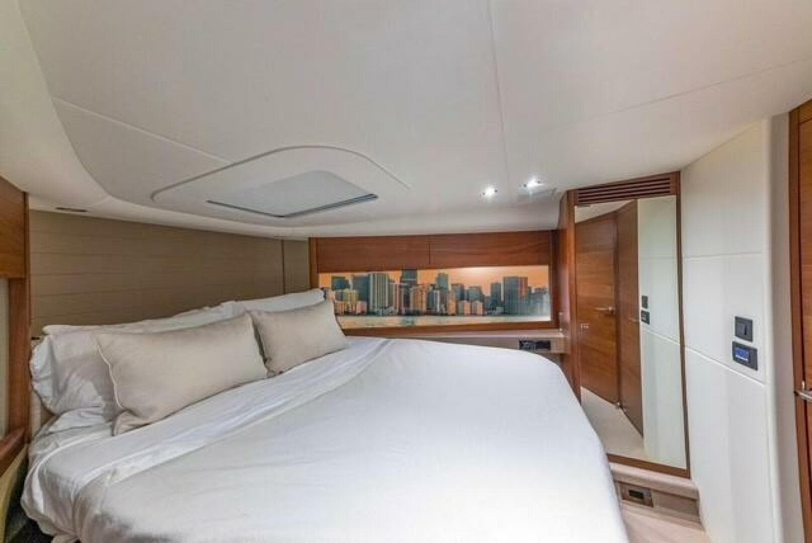 2017 Princess V48 — photo 20